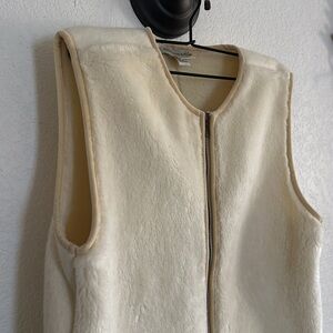 Banana Republic women’s faux fur cream vest size Large